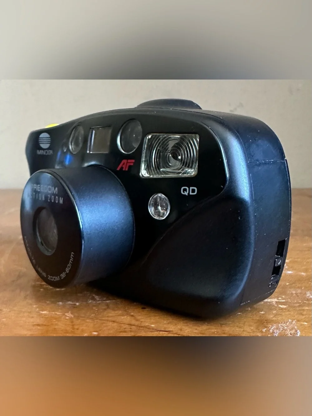 Minolta Freedom Action Zoom AF QD Point & Shoot 35mm Film Camera w/38-60mm Lens
